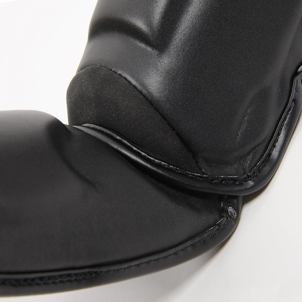 Flow Classic Thai Scheenbeschermers - Zwart