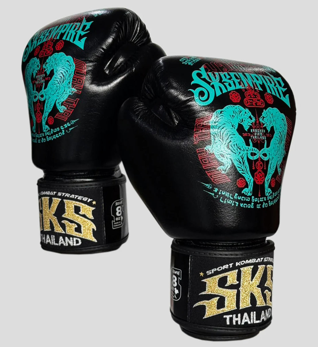 SKS Empire Bokshandschoenen - Sak Yant - Stickerbomb - Zwart / Blauw